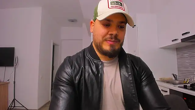 Snapshot of ZackMasterss chatting on 12/21/25, 05:58 ZackMasterss online show from 12/21/25, 05:58