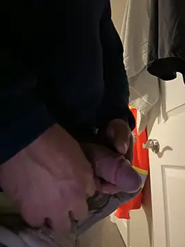 aleds17668 online show from 10/22/25, 04:35