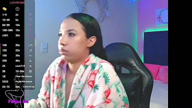 SallyWhitee online show from 11/23/25, 04:01