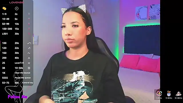 SallyWhitee online show from 11/30/25, 03:54