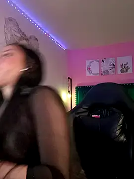 SallyWhitee online show from 06/03/26, 05:32