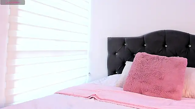 GABBY CULLEN online show from 11/08/25, 08:40