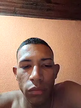 Snapshot of Mineirinho043 chatting on 02/17/25, 02:31 Mineirinho043 online show from 02/17/25, 02:31