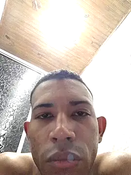 Snapshot of Mineirinho043 chatting on 02/19/25, 12:25 Mineirinho043 online show from 02/19/25, 12:25
