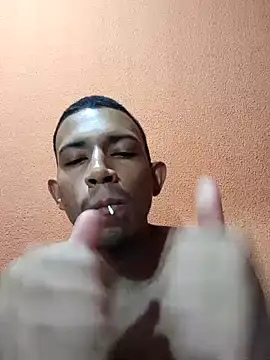 Snapshot of Mineirinho043 chatting on 02/24/25, 04:16 Mineirinho043 online show from 02/24/25, 04:16