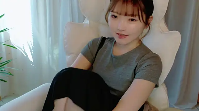 Snapshot of mimitan4545 chatting on 02/20/25, 04:07 mimitan4545 online show from 02/20/25, 04:07