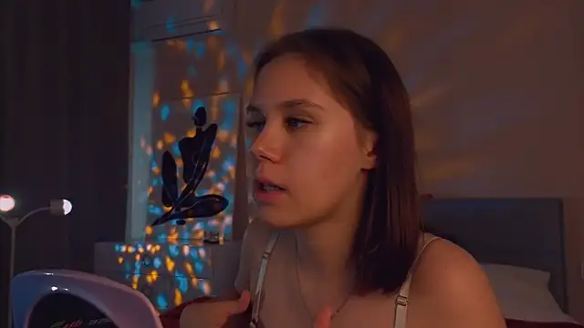 Mia Luw online show from 09/24/25, 09:45