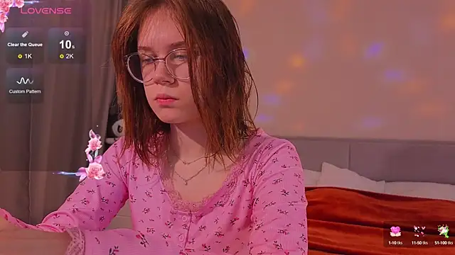 Mia Luw online show from 10/16/25, 03:40