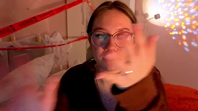 Mia Luw online show from 11/02/25, 05:37