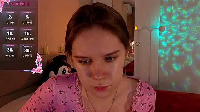 Mia Luw online show from 11/22/25, 03:49