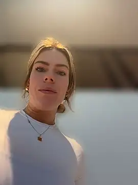 oliviafranciis online show from 07/30/26, 09:14