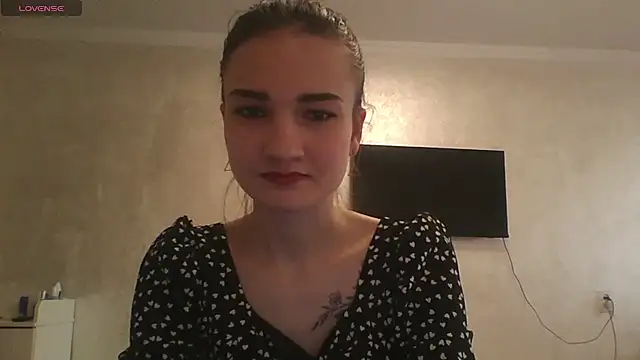 Snapshot of RoyalDessertt chatting on 03/07/25, 08:34 RoyalDessertt online show from 03/07/25, 08:34