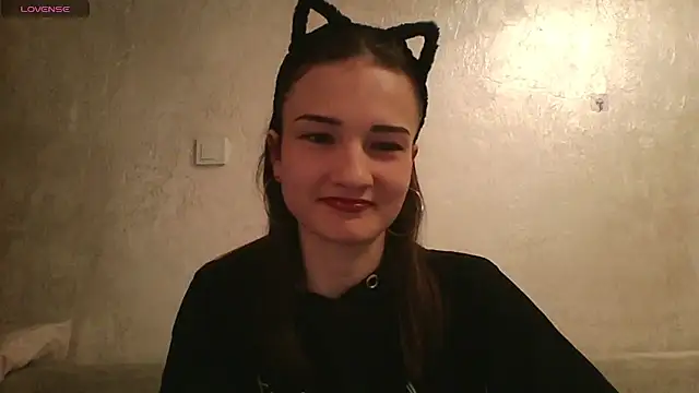 Snapshot of RoyalDessertt chatting on 03/13/25, 07:31 RoyalDessertt online show from 03/13/25, 07:31