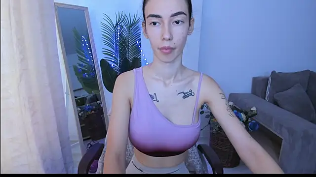 Snapshot of Celine_Roxelle chatting on 09/20/25, 01:01 Celine Roxelle online show from 09/20/25, 01:01