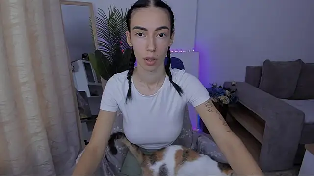 Snapshot of Celine_Roxelle chatting on 09/26/25, 03:05 Celine Roxelle online show from 09/26/25, 03:05