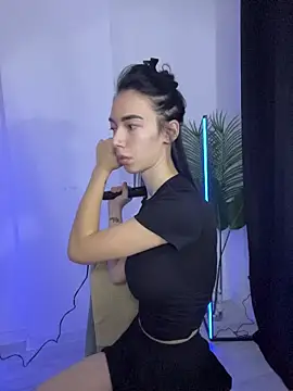 Snapshot of Celine_Roxelle chatting on 10/23/25, 05:18 Celine Roxelle online show from 10/23/25, 05:18