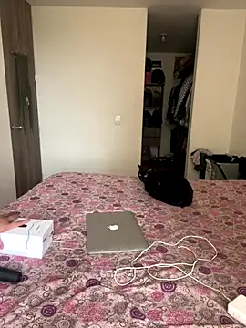 Maggie Geller online show from 09/19/25, 03:13