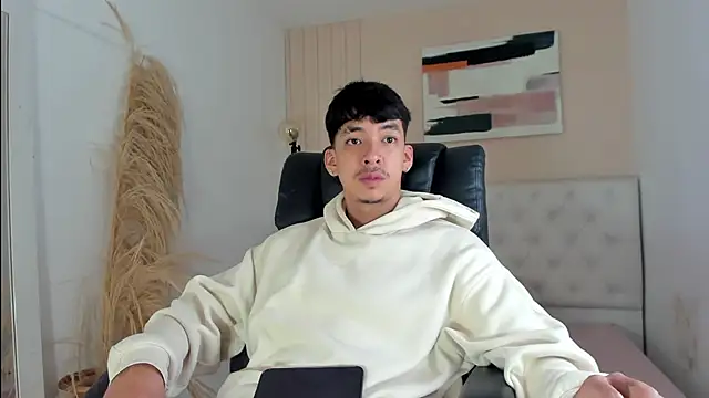 Snapshot of ISAAC_CRYSTON chatting on 11/05/25, 07:47 ISAAC CRYSTON online show from 11/05/25, 07:47