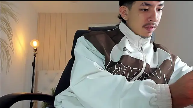 Snapshot of ISAAC_CRYSTON chatting on 11/28/25, 08:33 ISAAC CRYSTON online show from 11/28/25, 08:33