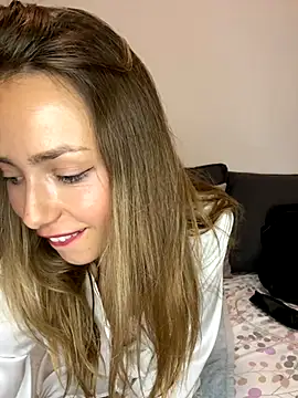 Snapshot of Hilary_283 chatting on 09/26/25, 06:01 Hilary 283 online show from 09/26/25, 06:01