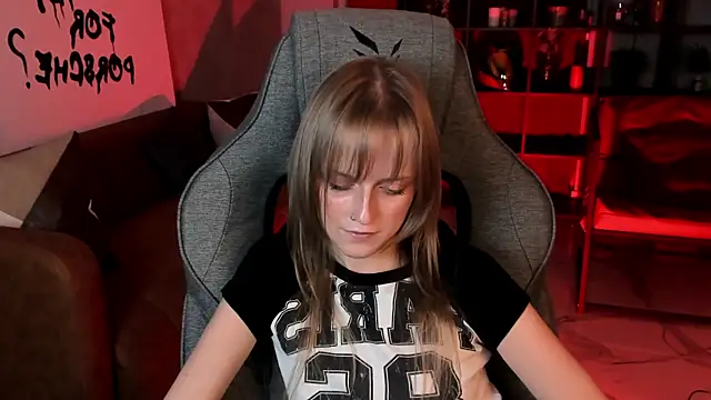 Snapshot of KiraMontoya chatting on 09/30/25, 05:51 KiraMontoya online show from 09/30/25, 05:51