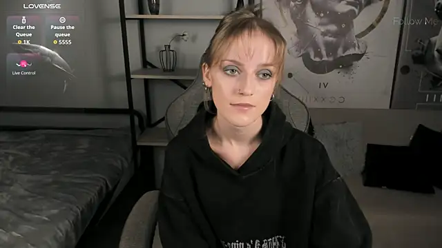 Snapshot of KiraMontoya chatting on 12/19/25, 06:04 KiraMontoya online show from 12/19/25, 06:04