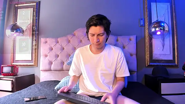 Snapshot of Golden-Boyy chatting on 02/04/25, 03:15 Golden-Boyy online show from 02/04/25, 03:15