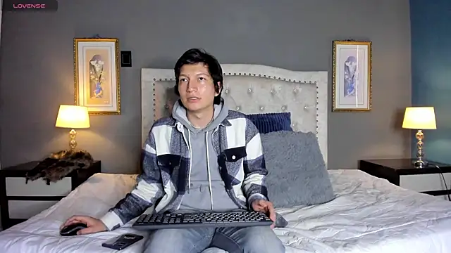 Snapshot of Golden-Boyy chatting on 02/08/25, 12:28 Golden-Boyy online show from 02/08/25, 12:28