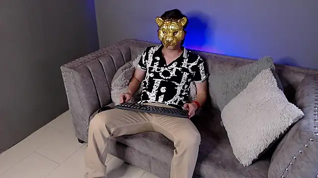 Snapshot of Golden-Boyy chatting on 02/10/25, 11:57 Golden-Boyy online show from 02/10/25, 11:57