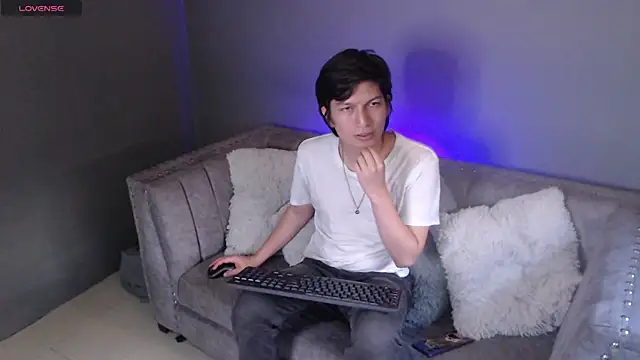 Snapshot of Golden-Boyy chatting on 02/13/25, 11:50 Golden-Boyy online show from 02/13/25, 11:50