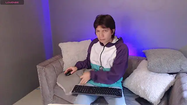 Snapshot of Golden-Boyy chatting on 02/14/25, 12:03 Golden-Boyy online show from 02/14/25, 12:03