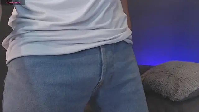 Snapshot of Golden-Boyy chatting on 02/15/25, 11:50 Golden-Boyy online show from 02/15/25, 11:50