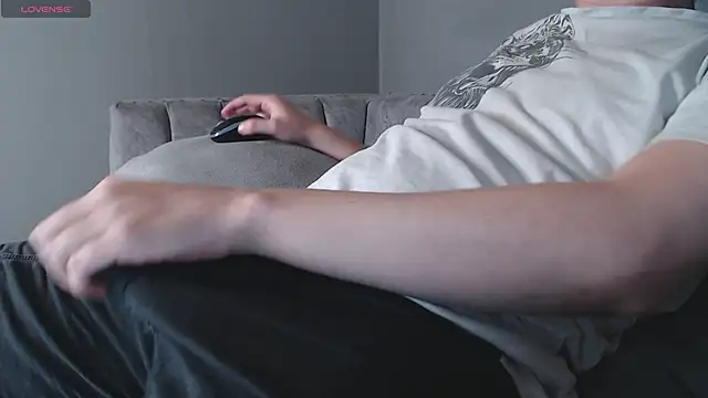 Snapshot of Golden-Boyy chatting on 02/18/25, 03:32 Golden-Boyy online show from 02/18/25, 03:32