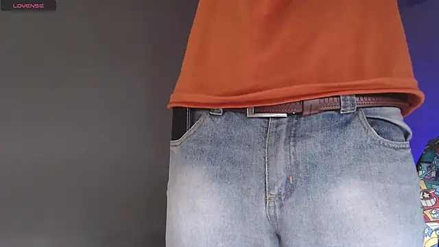 Snapshot of Golden-Boyy chatting on 02/19/25, 03:27 Golden-Boyy online show from 02/19/25, 03:27