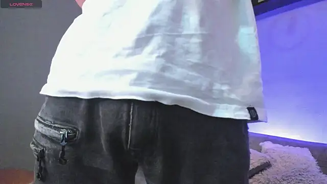 Snapshot of Golden-Boyy chatting on 02/28/25, 06:09 Golden-Boyy online show from 02/28/25, 06:09