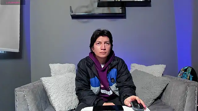 Snapshot of Golden-Boyy chatting on 03/04/25, 12:01 Golden-Boyy online show from 03/04/25, 12:01