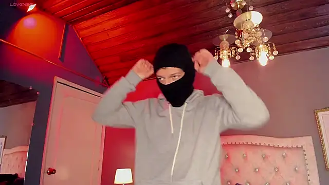 Snapshot of Golden-Boyy chatting on 03/11/25, 03:34 Golden-Boyy online show from 03/11/25, 03:34