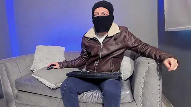 Snapshot of Golden-Boyy chatting on 03/13/25, 12:13 Golden-Boyy online show from 03/13/25, 12:13