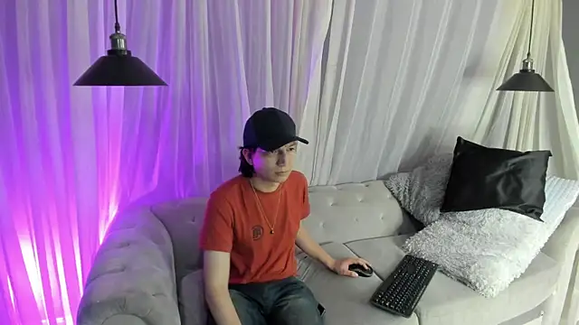 Snapshot of Golden-Boyy chatting on 03/16/25, 12:11 Golden-Boyy online show from 03/16/25, 12:11