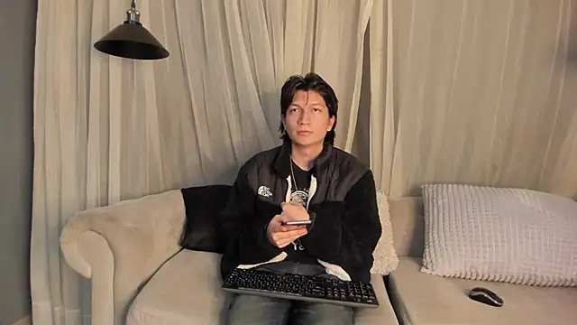 Snapshot of Golden-Boyy chatting on 03/18/25, 12:03 Golden-Boyy online show from 03/18/25, 12:03