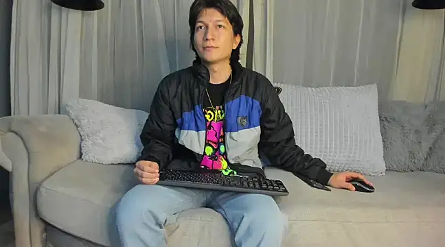 Snapshot of Golden-Boyy chatting on 03/19/25, 12:12 Golden-Boyy online show from 03/19/25, 12:12