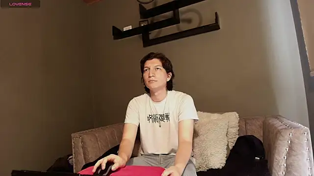 Snapshot of Golden-Boyy chatting on 03/21/25, 04:18 Golden-Boyy online show from 03/21/25, 04:18