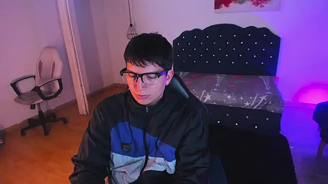 Snapshot of Golden-Boyy chatting on 09/11/25, 03:17 Golden-Boyy online show from 09/11/25, 03:17