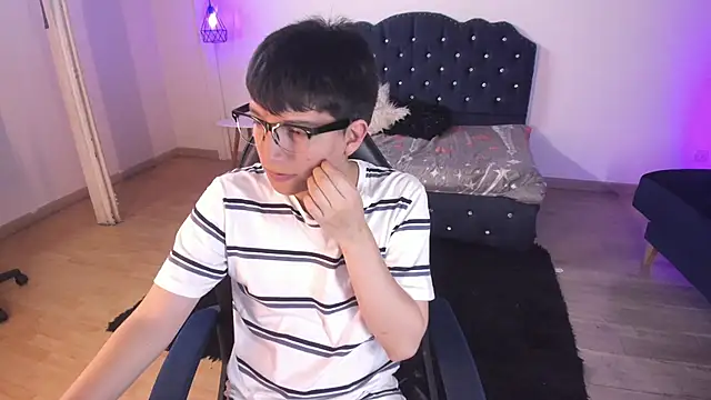 Snapshot of Golden-Boyy chatting on 09/13/25, 03:39 Golden-Boyy online show from 09/13/25, 03:39