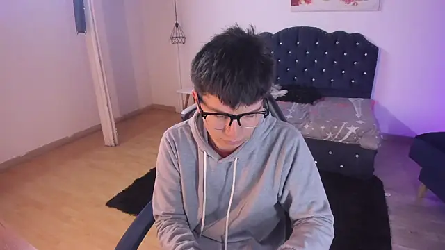 Snapshot of Golden-Boyy chatting on 09/17/25, 03:19 Golden-Boyy online show from 09/17/25, 03:19