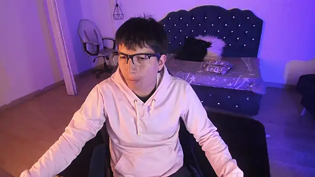 Snapshot of Golden-Boyy chatting on 09/25/25, 03:21 Golden-Boyy online show from 09/25/25, 03:21