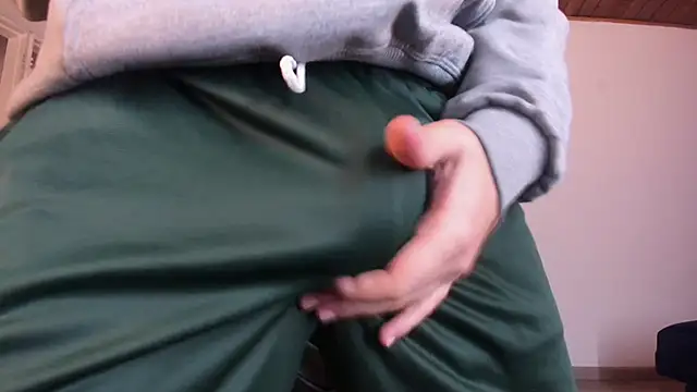 Snapshot of Golden-Boyy chatting on 09/27/25, 03:33 Golden-Boyy online show from 09/27/25, 03:33