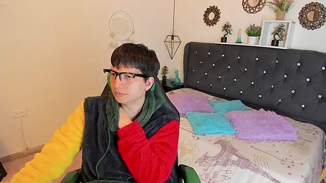 Snapshot of Golden-Boyy chatting on 10/07/25, 03:25 Golden-Boyy online show from 10/07/25, 03:25