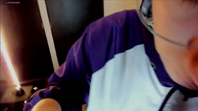 Snapshot of Golden-Boyy chatting on 10/15/25, 04:45 Golden-Boyy online show from 10/15/25, 04:45