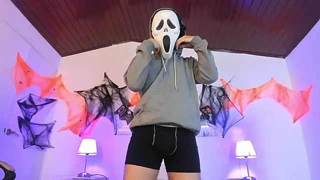 Snapshot of Golden-Boyy chatting on 10/17/25, 03:42 Golden-Boyy online show from 10/17/25, 03:42